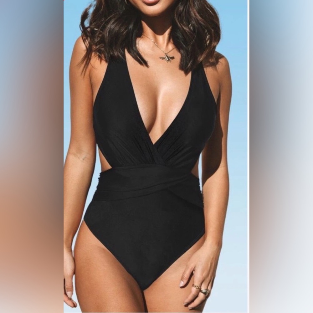 NWT Cupshe Plunging V-Neck Black One-Piece Swimsuit